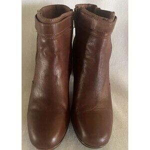 CLARKS Heeled Kalea BOOTS Bootie Size 9 1/2 Woman’s Brown Leather Upper Shoes
